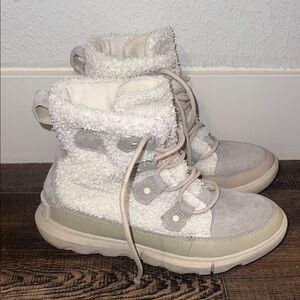 Sorel Cozy White and Gray Winter Boots